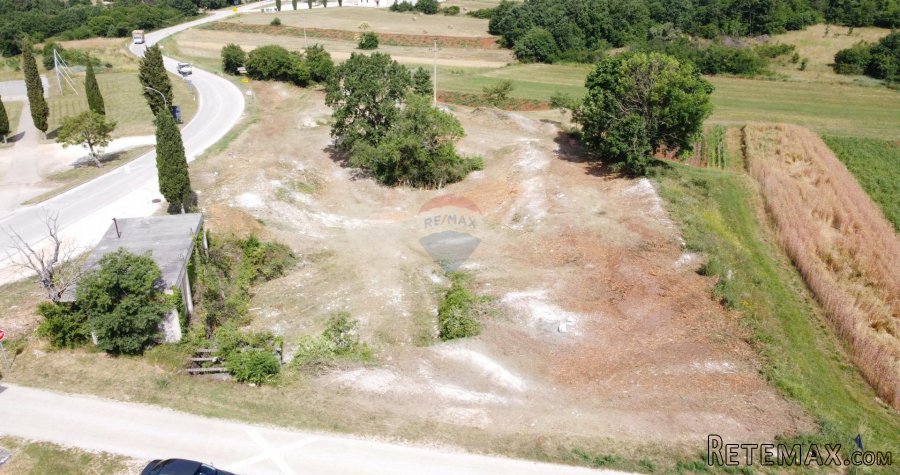 ISTRA, ŽMINJ - Građevinsko zemljište 3640 m2 sa objektom 57