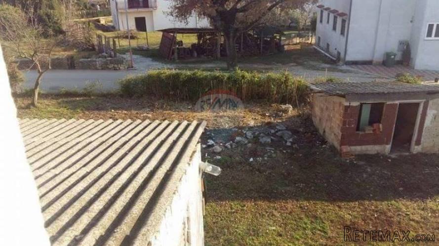 Poreč - okolica: stan u obiteljskoj kući s velikom...