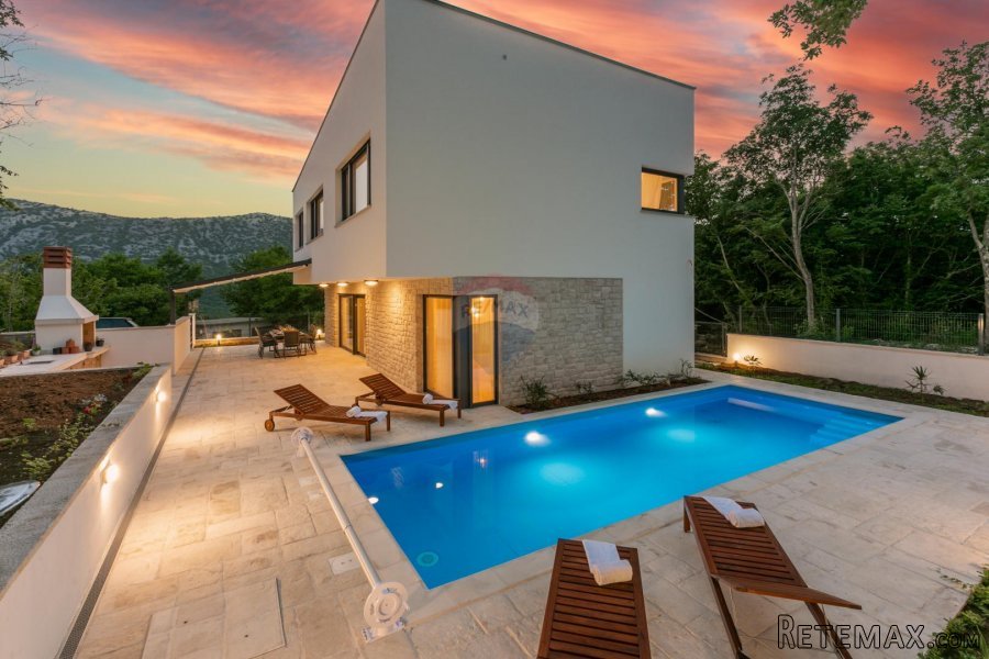 Crikvenica, Kostelj, Villa sa prekrasnim bazenom