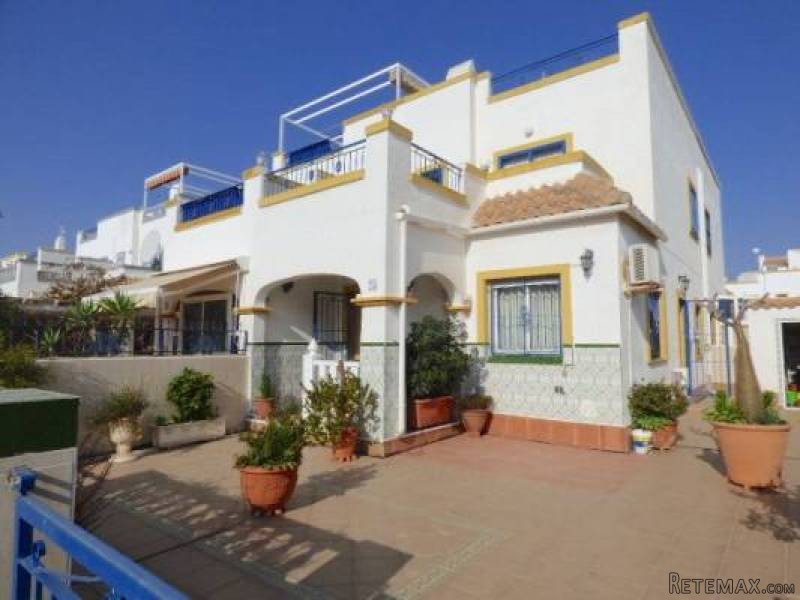 3 Bedroom 2 Bathroom Townhouse In.. - 2