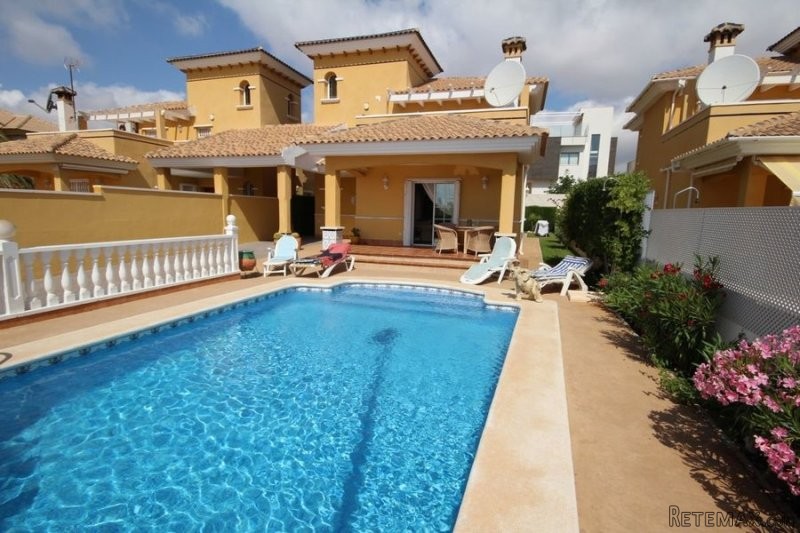 4 Bedrooms - Villa - Alicante - For Sale