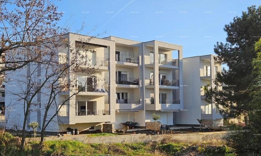 Buje – stan u novogradnji, 68 m², parking i spremište