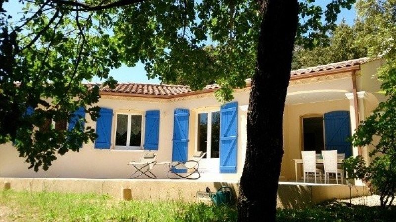 Charming Single Storey Villa With 110..