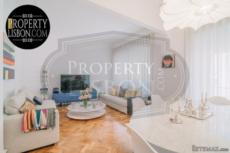 T3 Lisbon Apartment for sale in Lapa