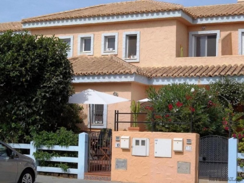 Town House / Village House in Vera