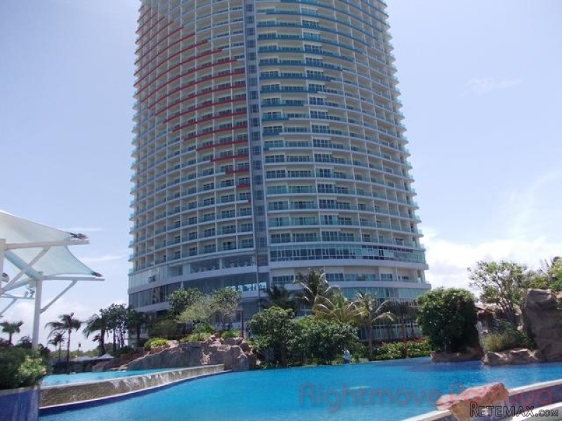 4 Bedroom Condo for sale in Na Jomtien..