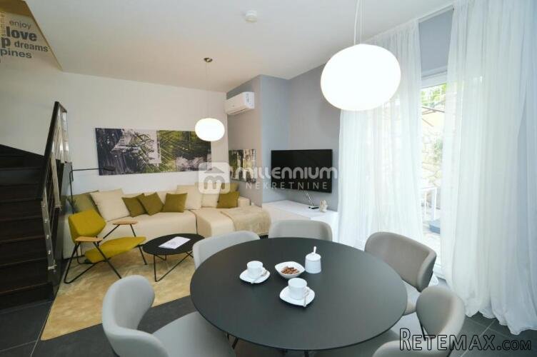 Lovran, 860m2, luksuzna vila sa 6 stanova i bazenom - 2