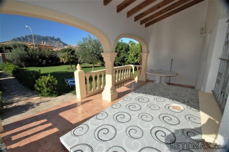 This delightful, detached property stands on a beautifully.. - 4