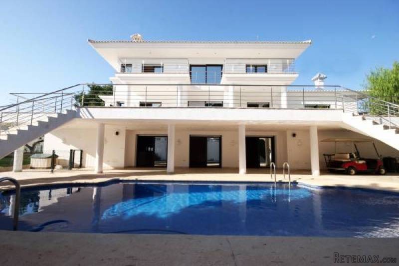 4 Bedroom 5 Bathroom Villa In..