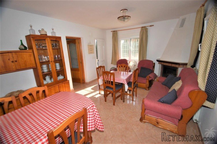 This delightful, detached property stands on a beautifully.. - 6