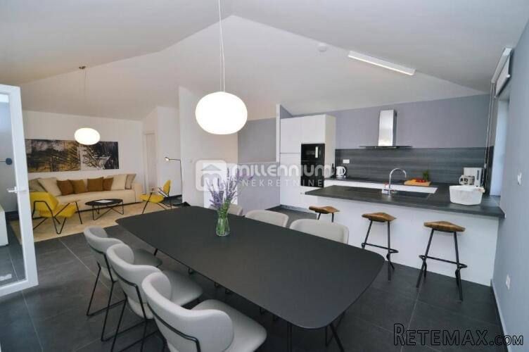 Lovran, 860m2, luksuzna vila sa 6 stanova i bazenom - 8