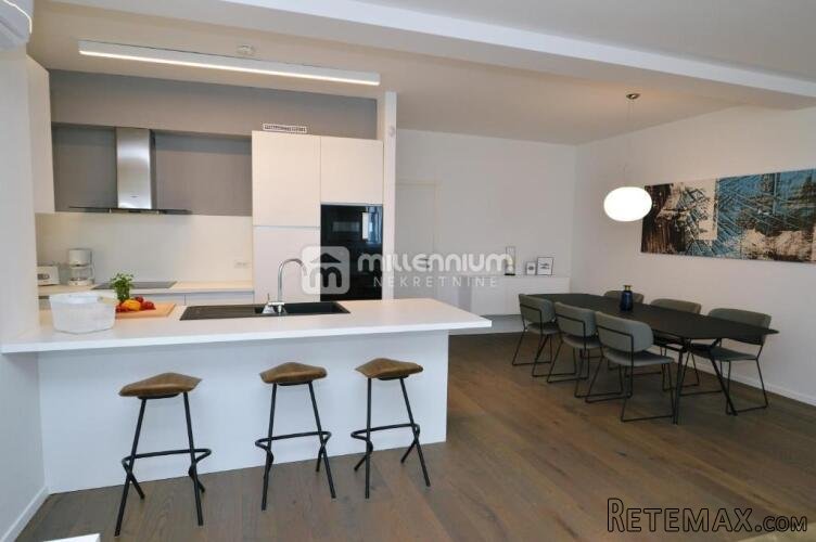 Lovran, 860m2, luksuzna vila sa 6 stanova i bazenom - 9
