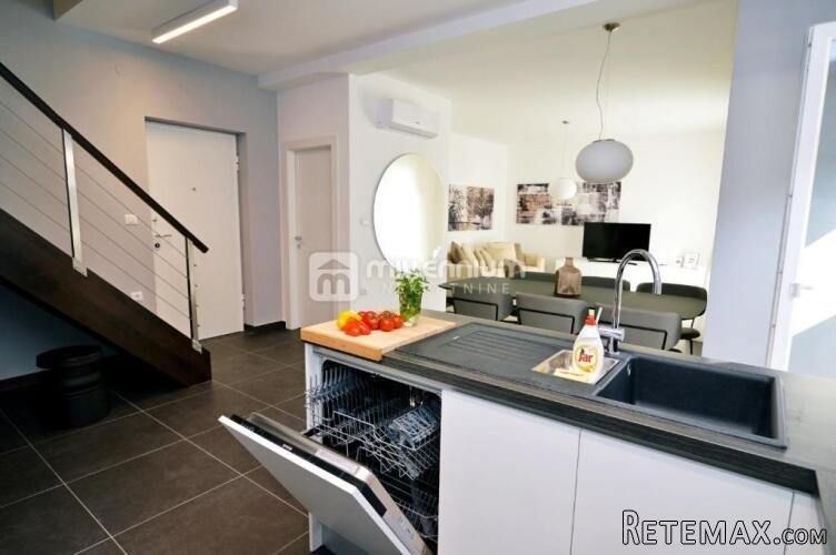 Lovran, 860m2, luksuzna vila sa 6 stanova i bazenom - 10