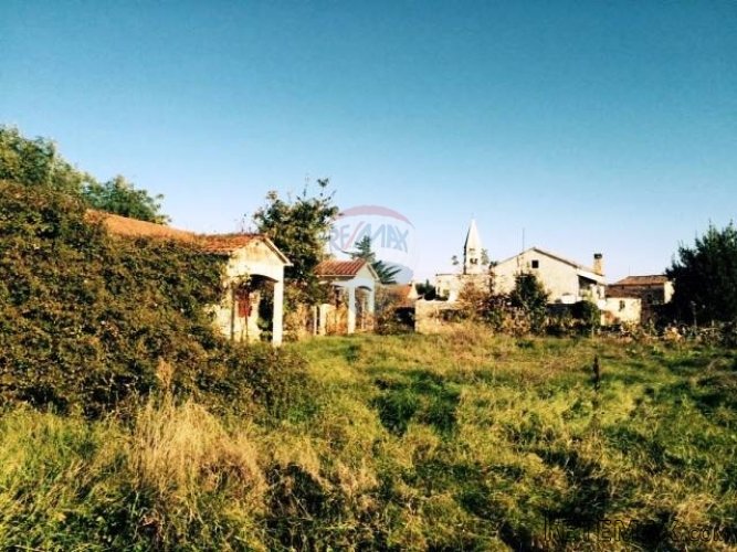 Građevinsko zemljište s postojećim objektom