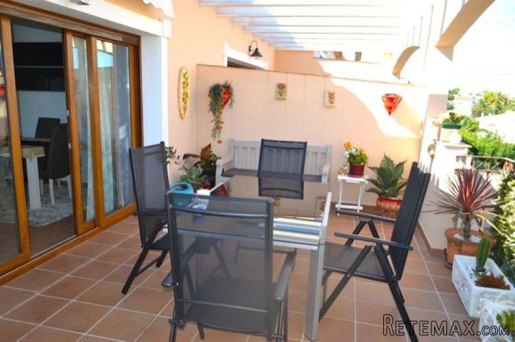Spacious terraced house built in 2007 in a popular area of.. - 2