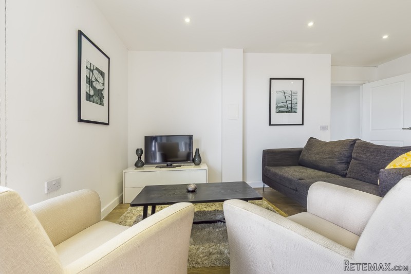 Large Double Room Available at New.. - 2