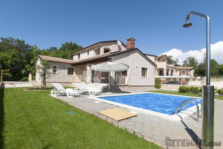 Poreč okolica, prekrasna kuća u mirnom naselju s bazenom - 3