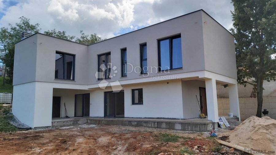 Moderna vila s bazenom, okolica Labina