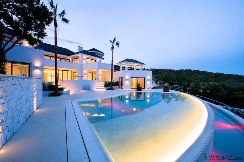 6 bedroom detached villa for sale