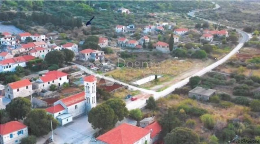 GRAĐEVINSKO ZEMLJIŠTE HVAR