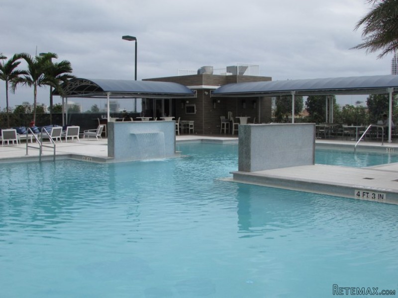 2 bedroom Flat For Sale: 400 Alton Rd #.. - 2