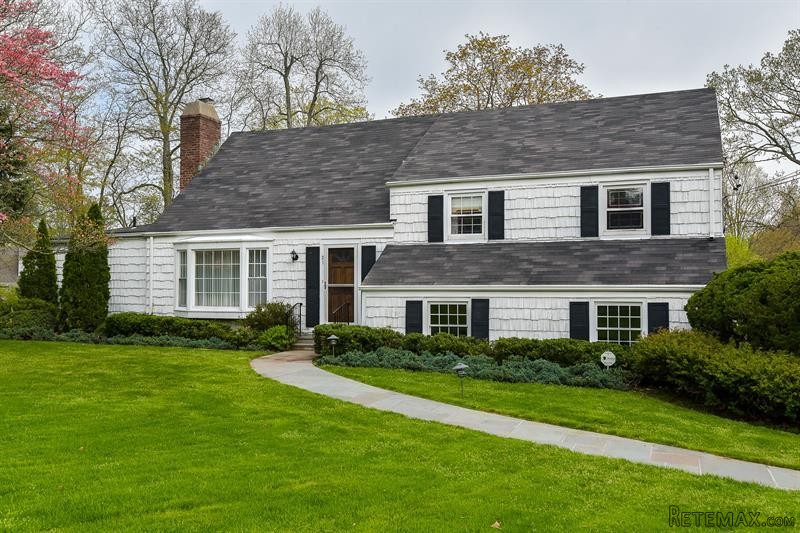 5 bedroom House For Sale: 31 Ward Drive..