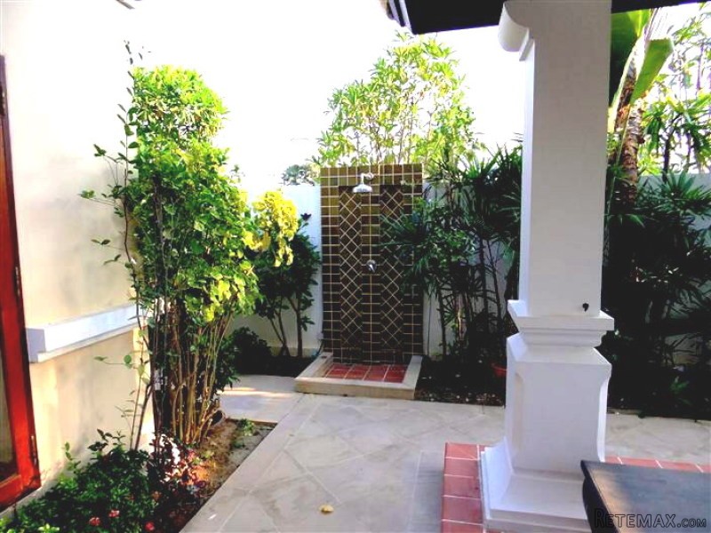 Thai-Bali villa with luxury swimming..