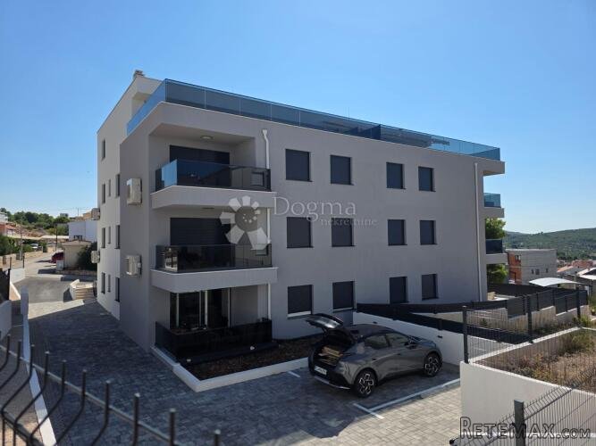 PRIMOŠTEN- EKSKLUZIVNI PENTHOUSE S PREDIVNIM POGLEDOM - 2