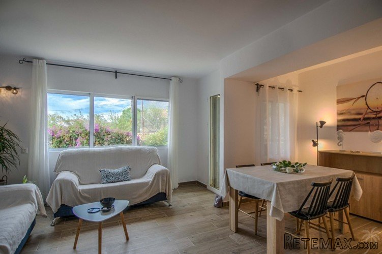 This renovated 2-bed apartment is located in the popular.. - 2