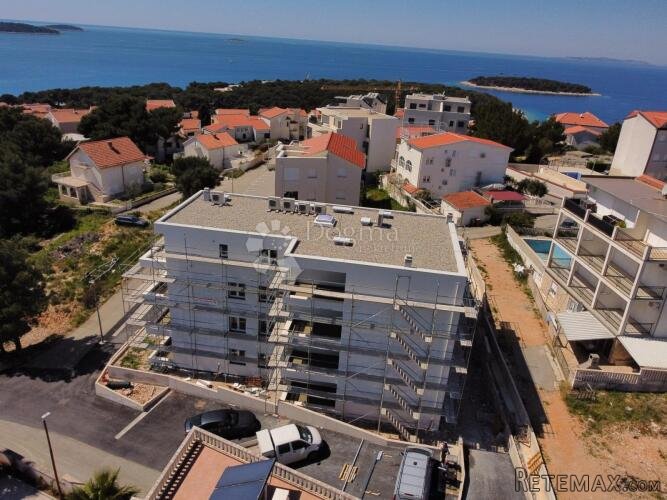 PRIMOŠTEN- EKSKLUZIVNI PENTHOUSE S PREDIVNIM POGLEDOM - 3