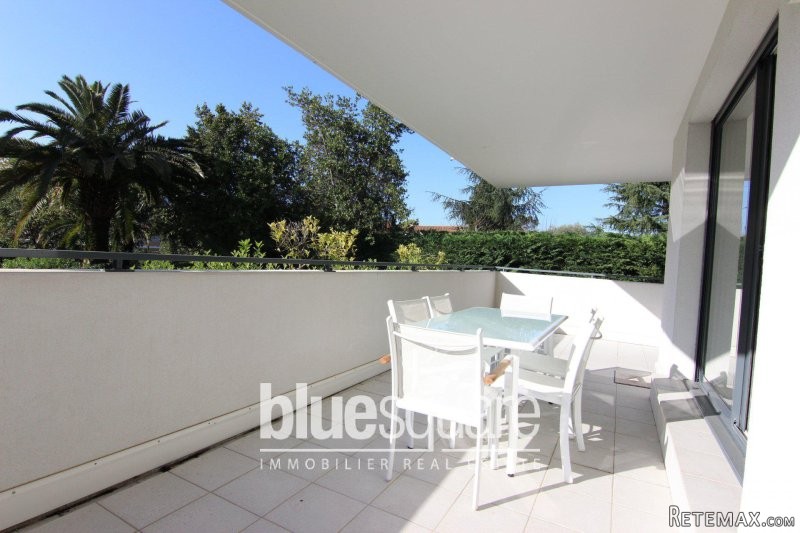 SOLE AGENT superb 2 bedroom apartment..