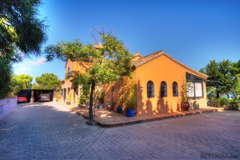 5 Bedrooms - Villa - Malaga - For Sale