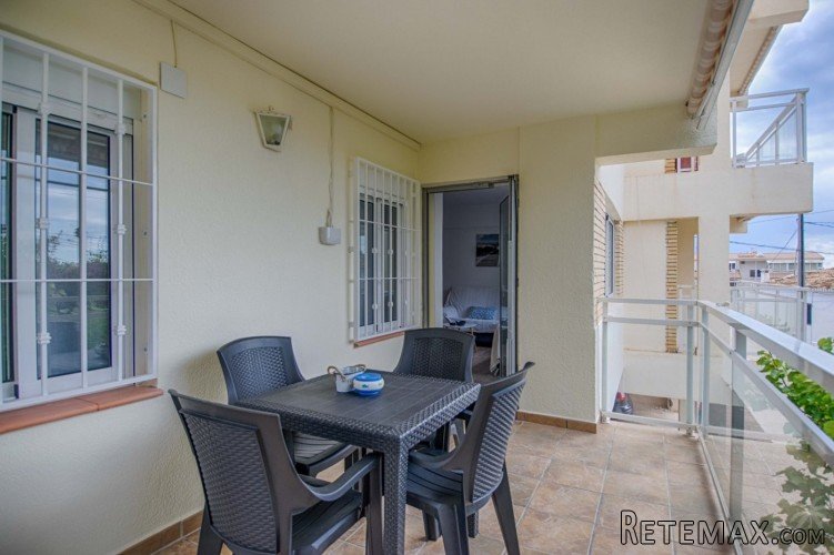 This renovated 2-bed apartment is located in the popular.. - 5