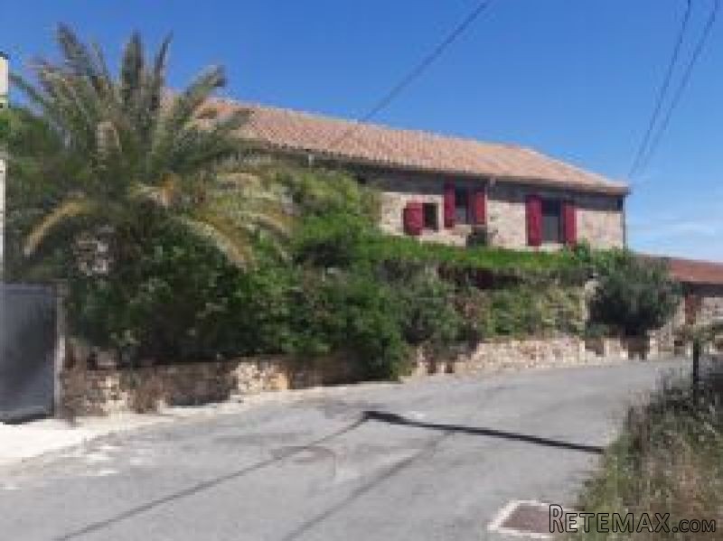 Ancien moulin renove de 330 m2 plus..