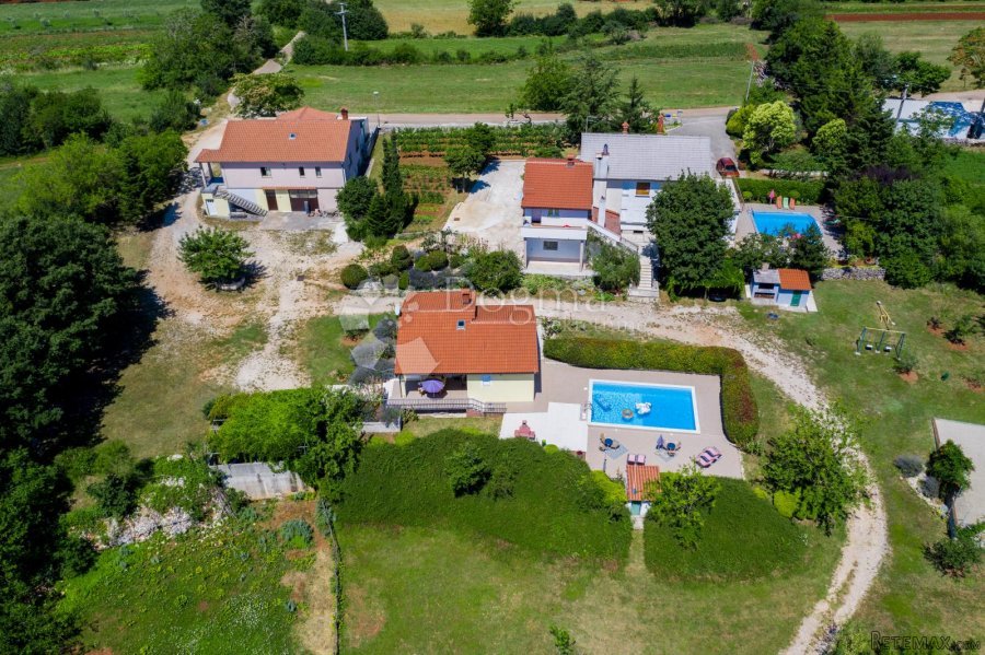 ŽMINJ - POSJED S 3 KUĆE