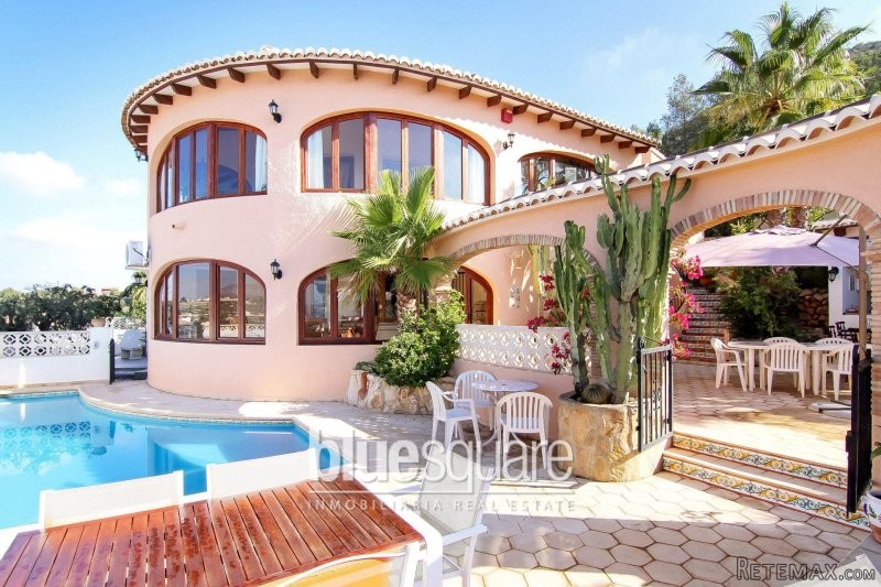 Beautiful traditional 4 bedroom villa..