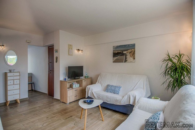 This renovated 2-bed apartment is located in the popular.. - 8