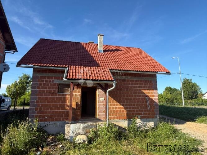 KUĆA ZGRADA DVORIŠTE I NAMJEŠTAJ BLIZINA CENTRA