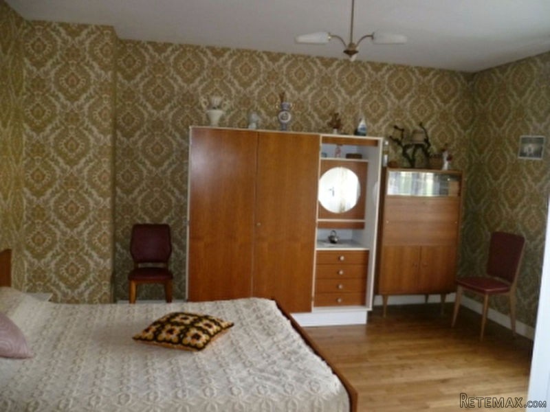 Spacious Farmhouse; 2 Barns; 4.3 Acres;.. - 2