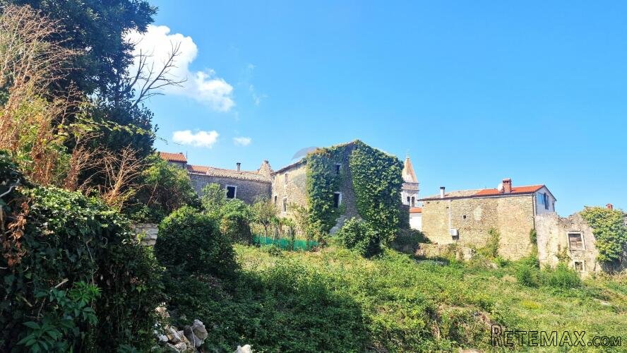 Istra,Momjan-Kompleks ruševina za adaptaciju - 2