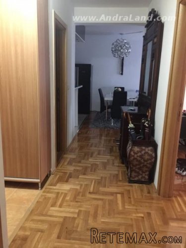Prodaje se stan - 2