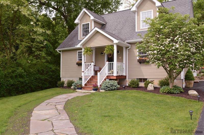 2 bedroom House For Sale: 365 Sprout.. - 2
