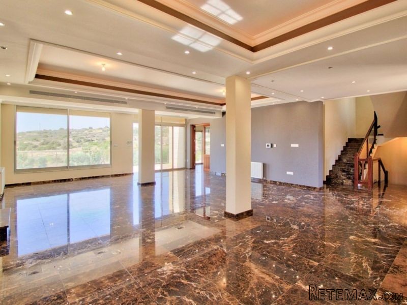 FANTASTIC 5 BEDROOM VILLA - 2