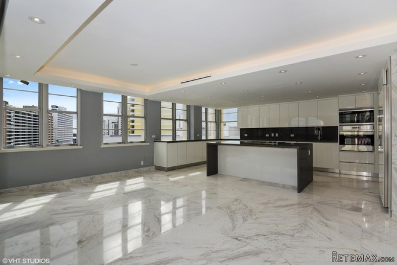 2 bedroom Flat For Sale: 5660 Collins.. - 2