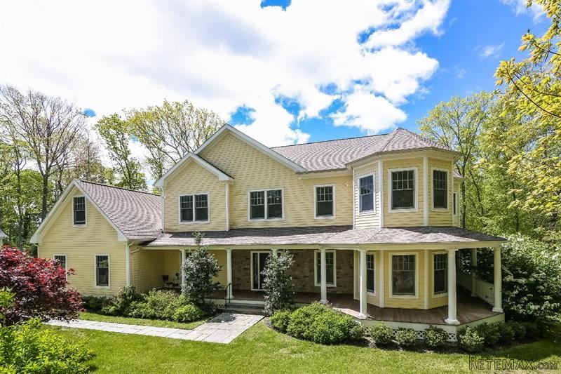 4 bedroom House For Sale: 8 Briggs..