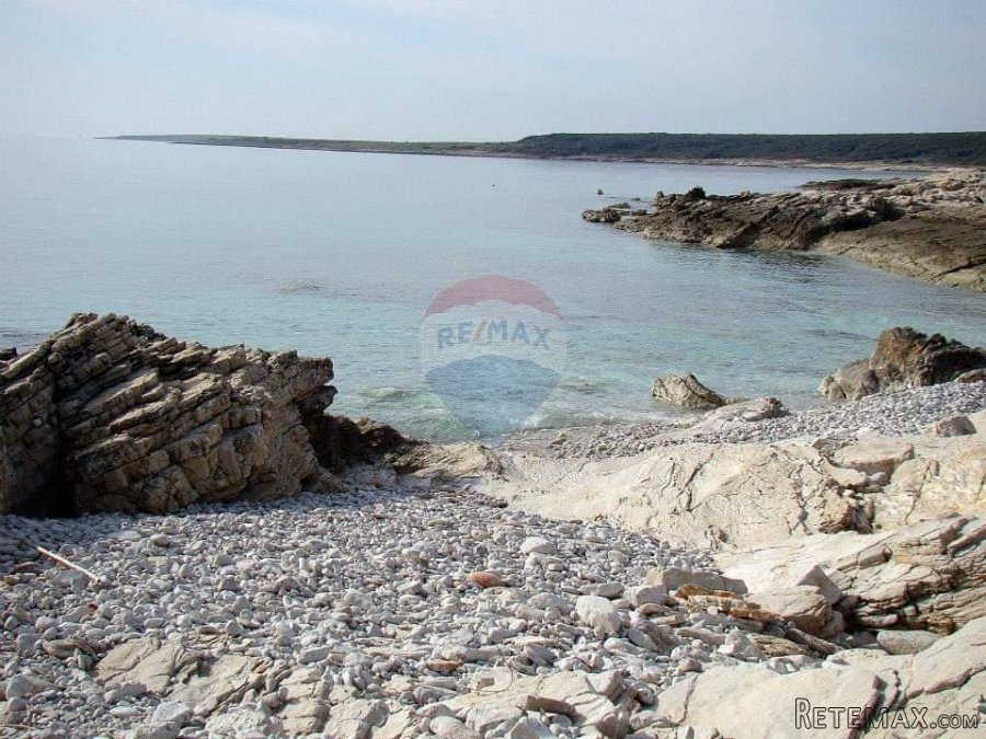 Pula, Ližnjan, građevisnko zemljište TP namjene uz glavnu pr - 9