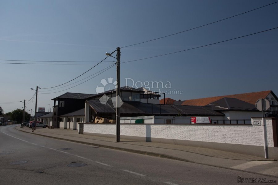 Prilika-poslovni kompleks u Sesvetama na zemljištu od 17.601 - 10