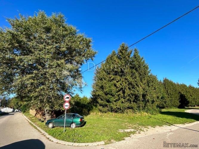 GRAĐEVINSKO ZEMLJIŠTE U MIRNOM DJELU GRADA NA 200M OD CENTRA - 2