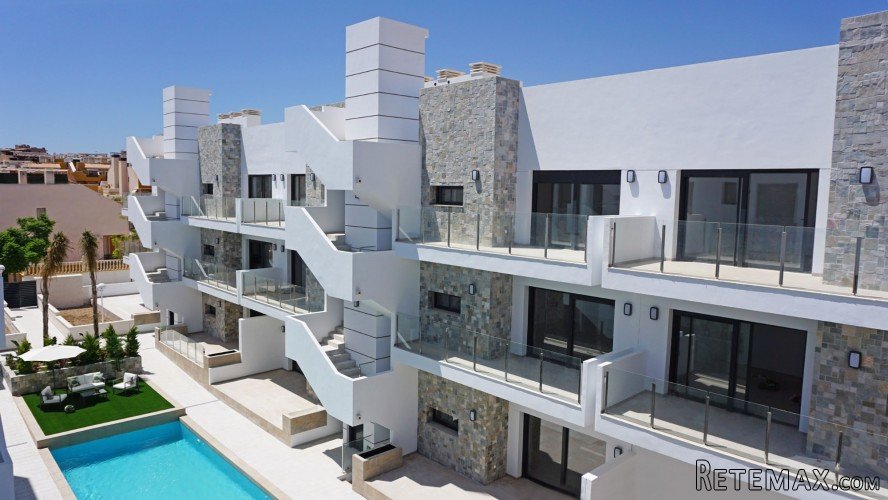 Los apartamentos se ubican en Arenales del Sol, en un.. - 3