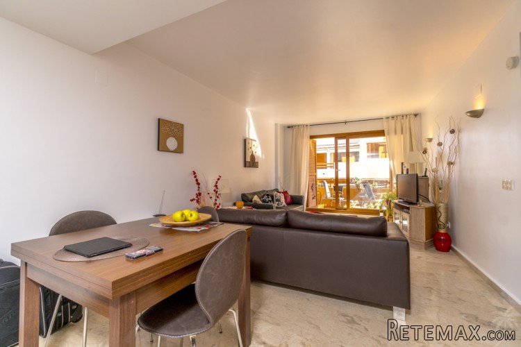 This beautiful renovated apartment is a stone's throw from.. - 3